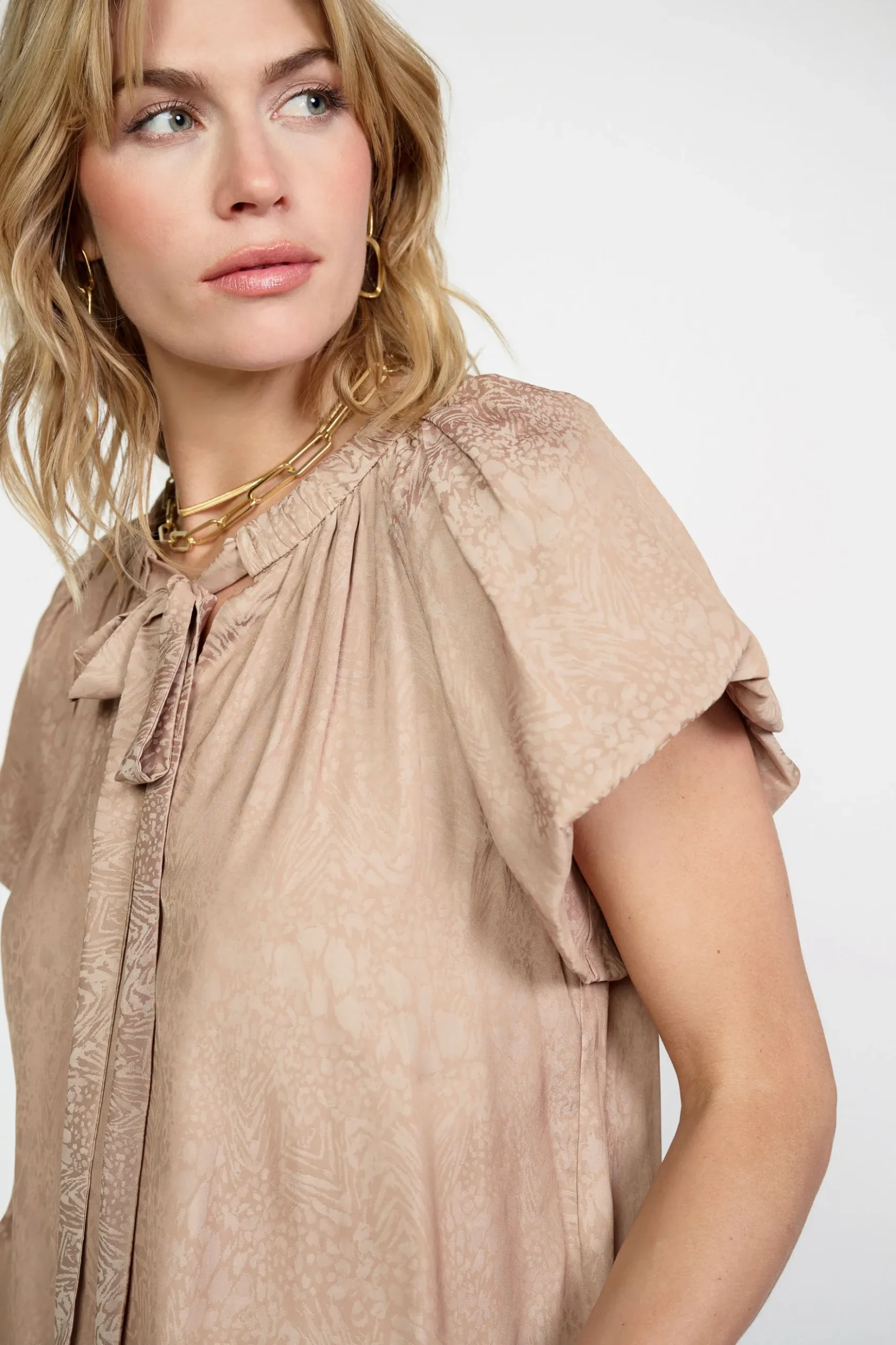 Current Air Abstract Jacquard Tieneck Blouse SANDYTAUPE Sale