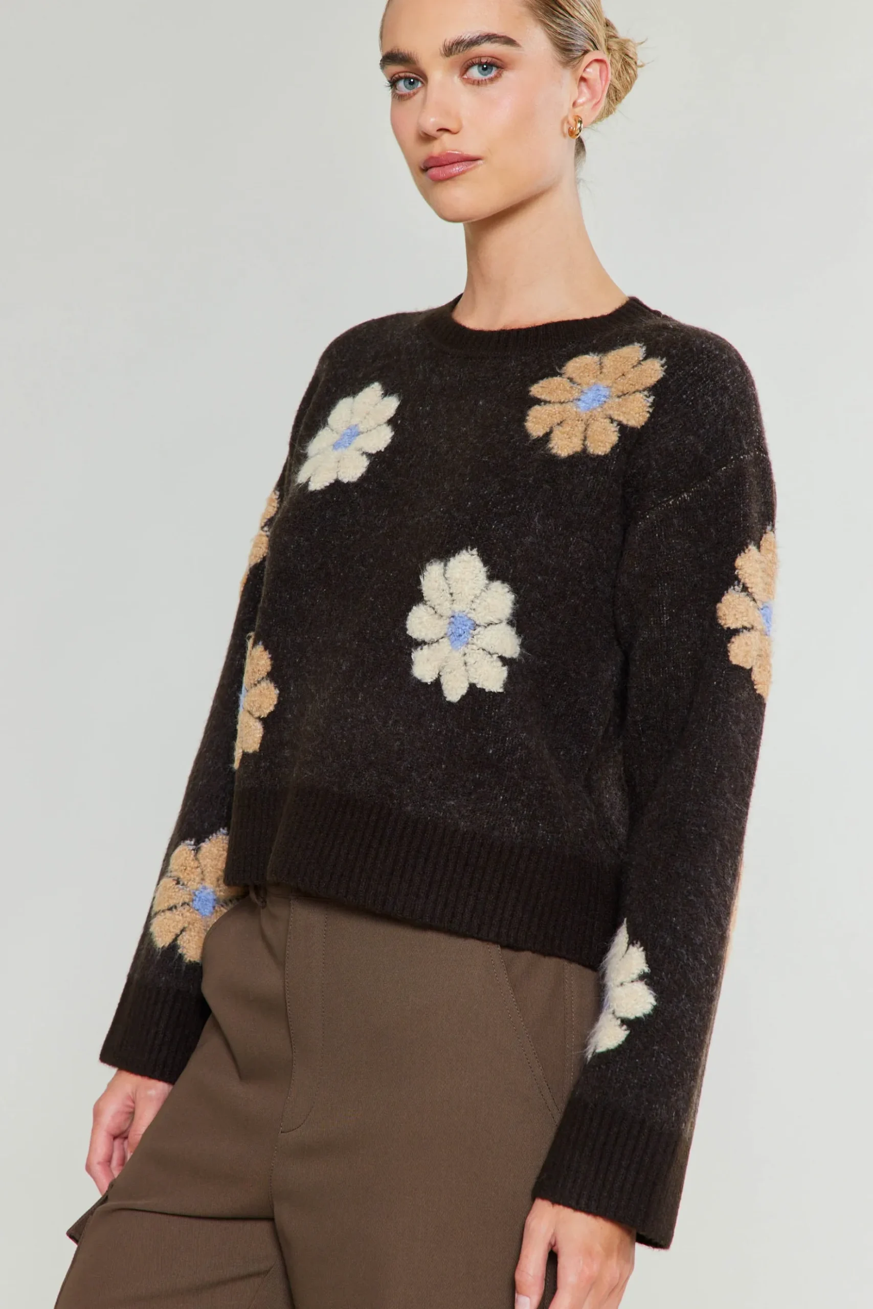 Current Air Daisy Embroidered Sweater BROWN Hot