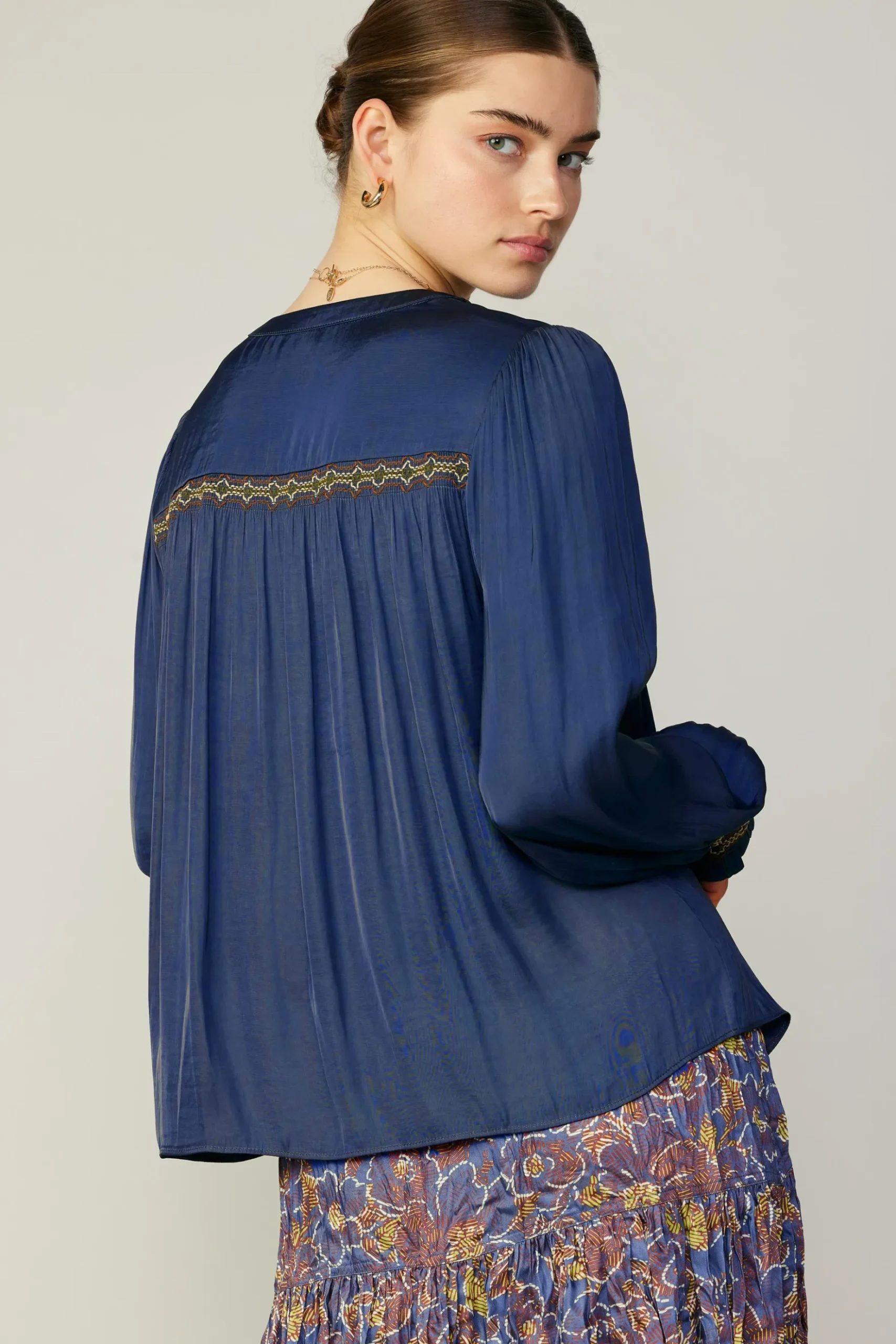Current Air Santa Fe Embroidered Blouse NAVY Outlet